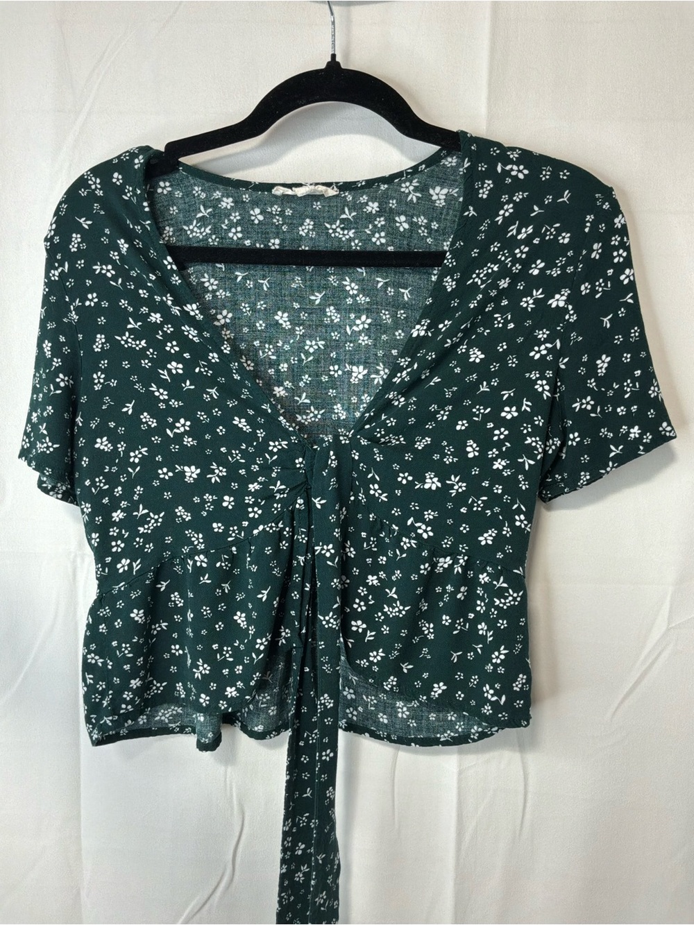 La Hearts Dark Green Floral Tie-Front Crop Top